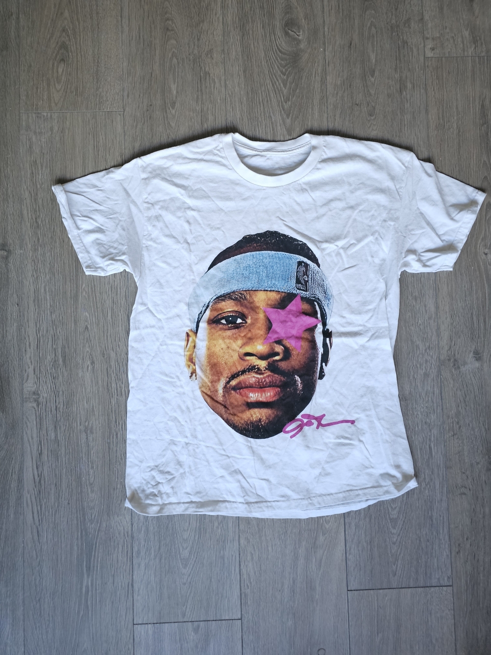 White Graphic Men’s T‑Shirt with Pink Star Print